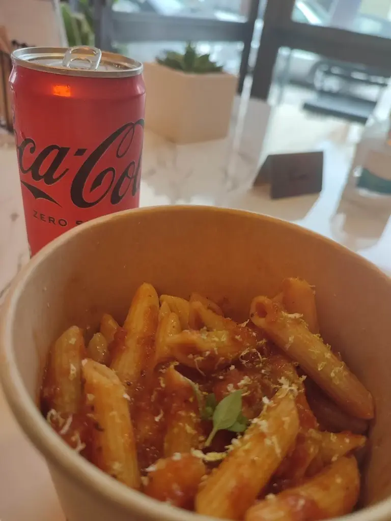 Eirini Papadopoulou_Pastacioutta_Évosmos_review