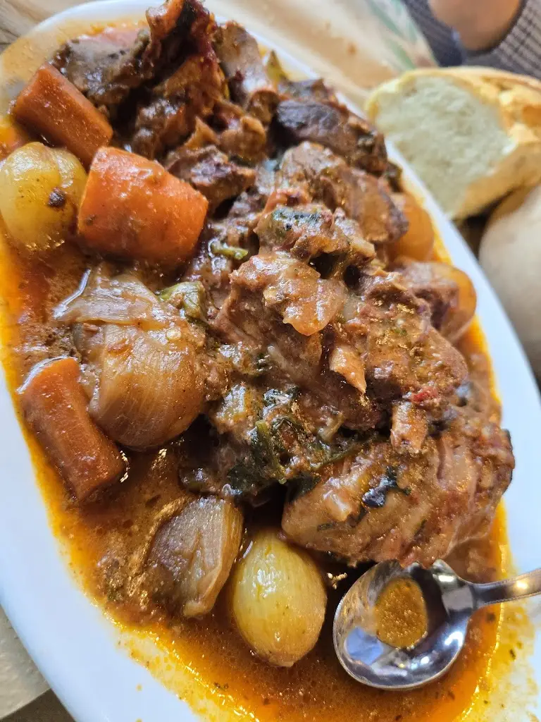 Δημητρα Παναγιωτου_Taverna Thomas_Aghios Panteleímon_reseña