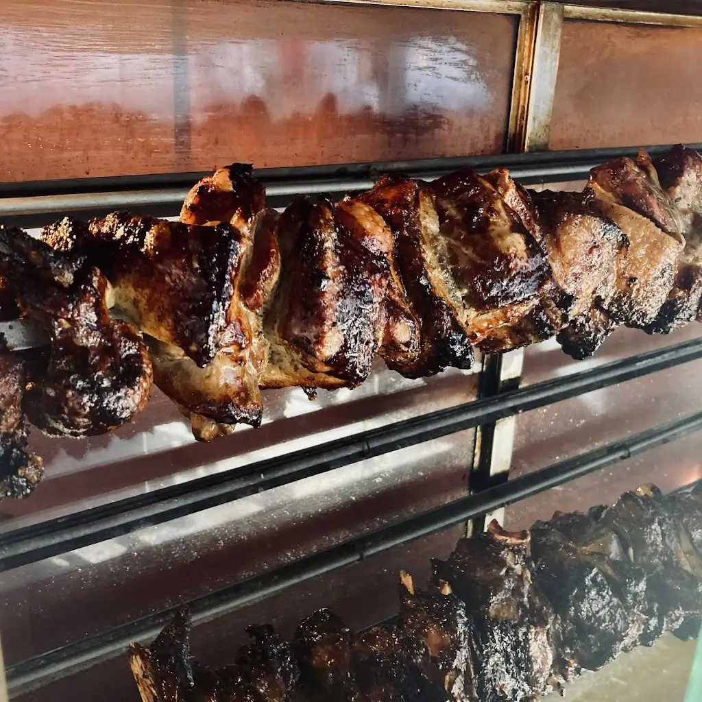 Samuel Pailer_Taverna Thomas_Aghios Panteleímon_reseña