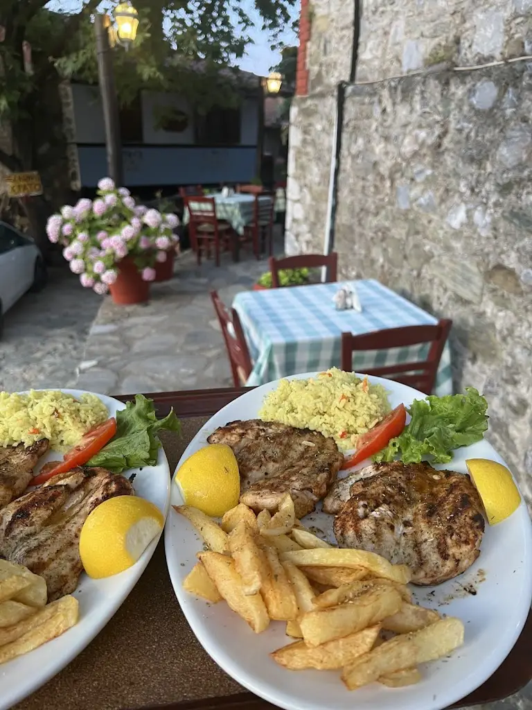 Taverna Thomas_Aghios Panteleímon_slider_image_3