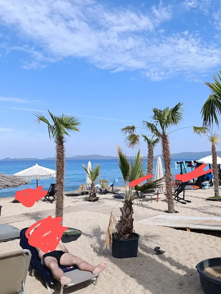 Dimitrios Kolovos_Corali Beach Bar_Ierissós_review