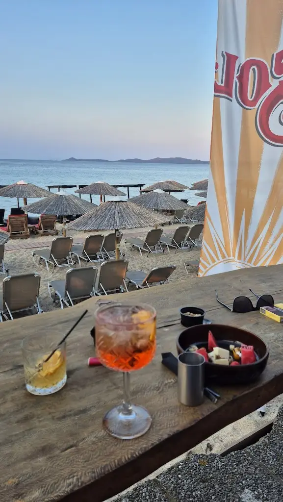 Theo_Corali Beach Bar_Ierissós_review