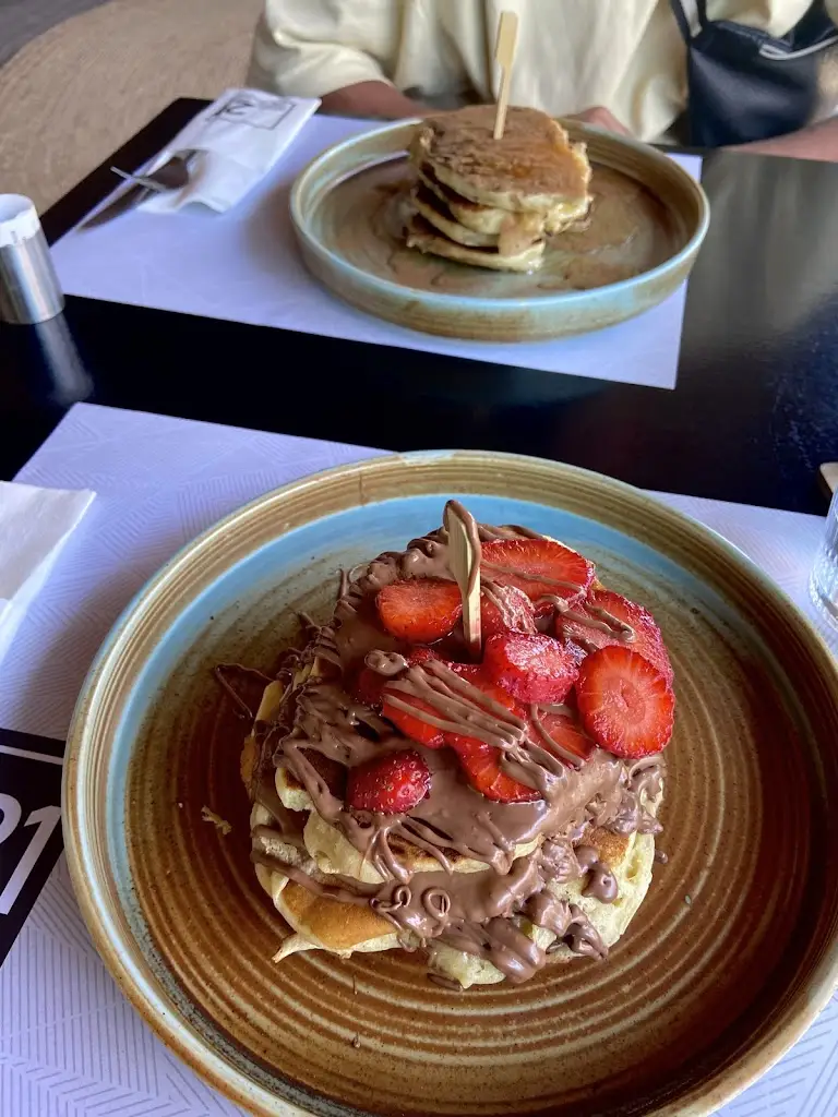 Nikoleta Dzharova_21 Kitchen Cocktail Bar_Ierissós_Bewertung