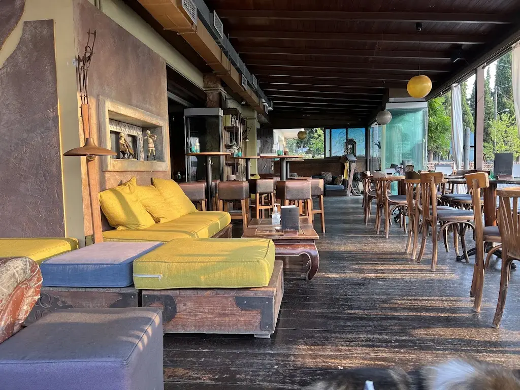 Dam Cafe_Ierissós_slider_image_1