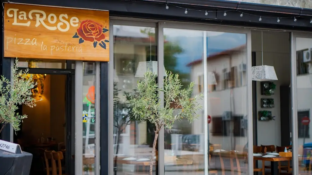 LAROSE PIZZA la pasteria Restaurant in Gouménissa