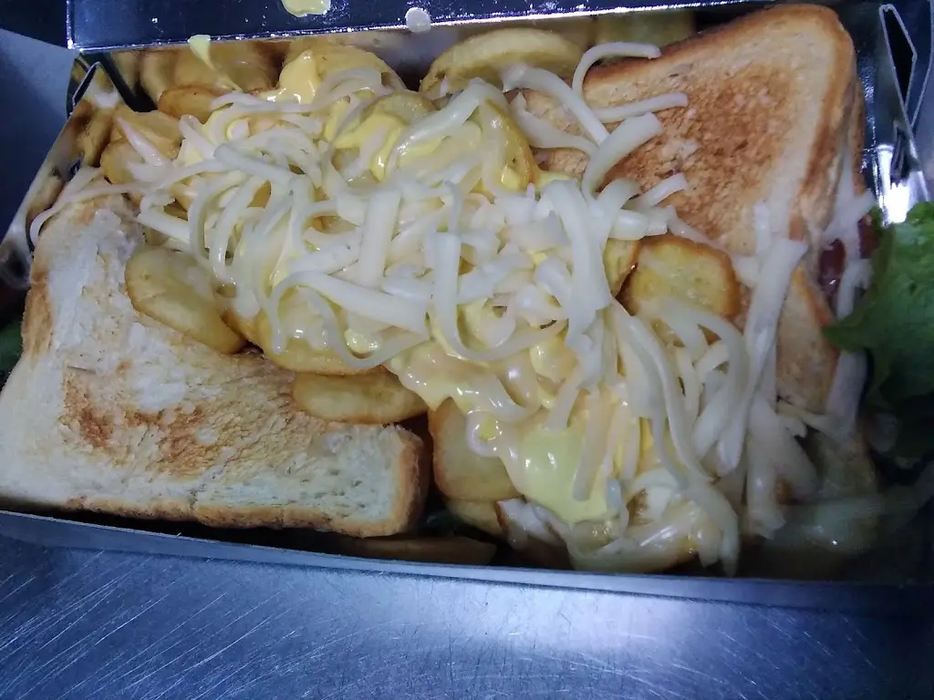 Menu_Kati Psinetai bougatsa - pizza_Gouménissa_image_4