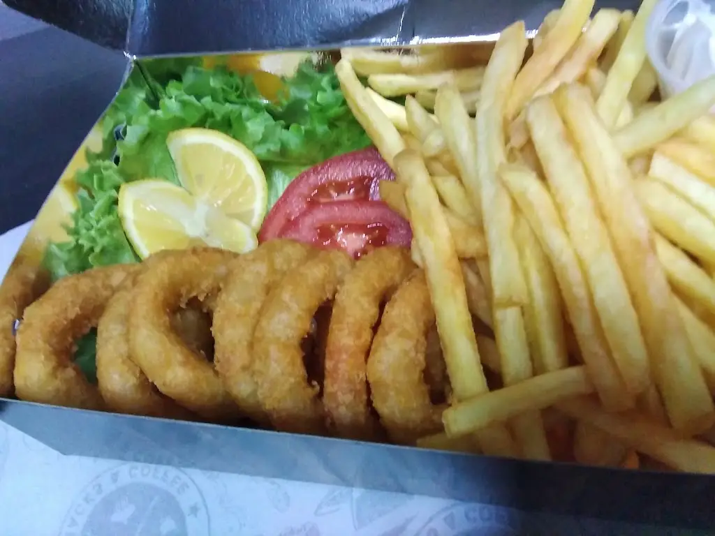 Kati Psinetai bougatsa - pizza_Gouménissa_slider_image_2