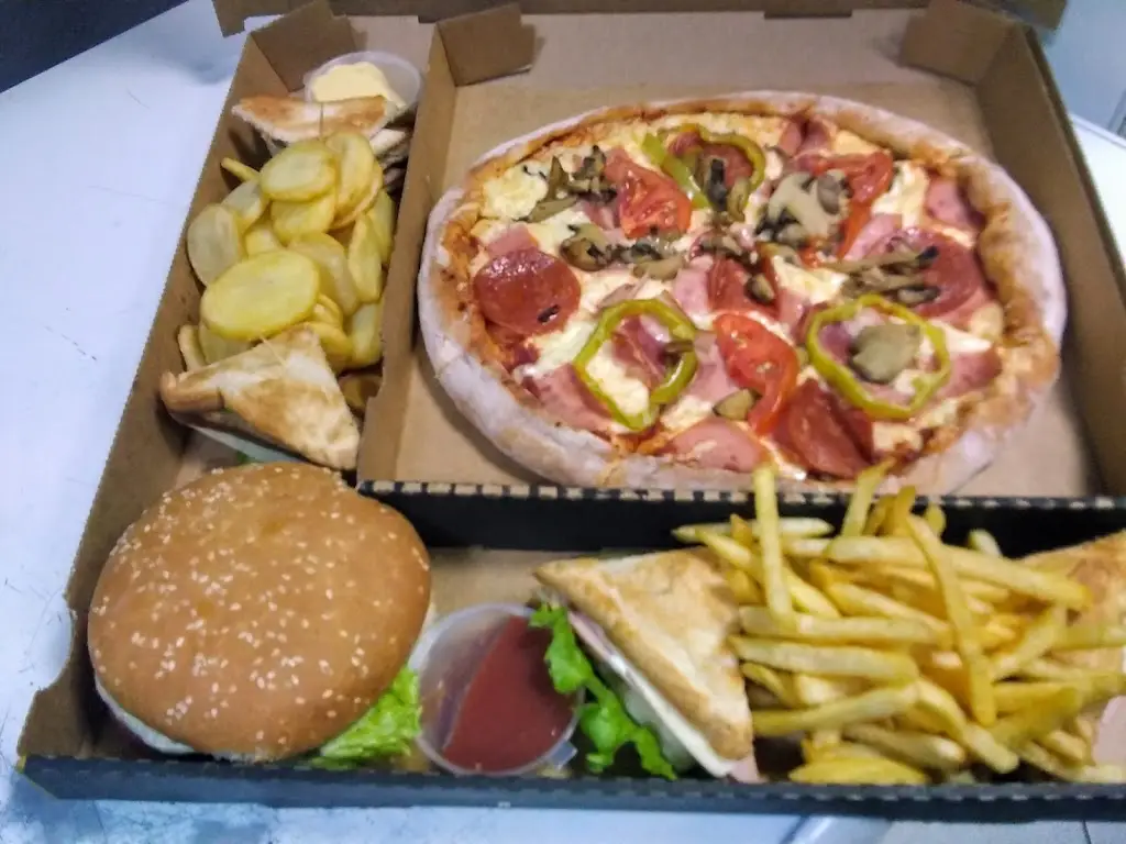 Kati Psinetai bougatsa - pizza_Gouménissa_slider_image_3