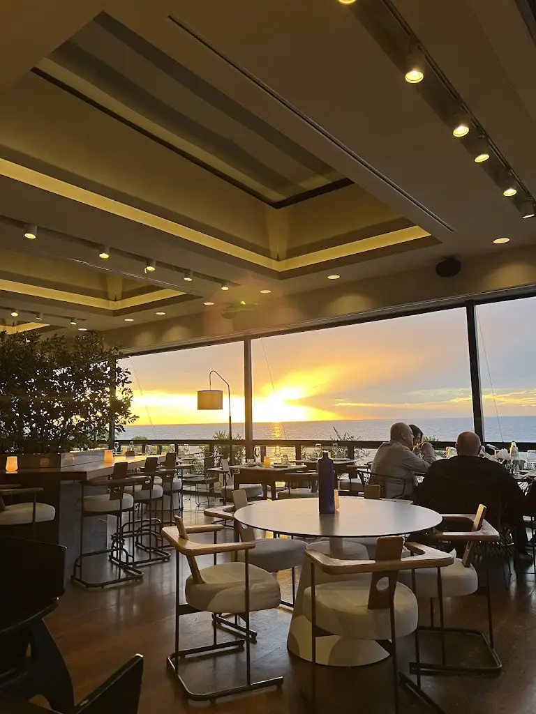 Les Zazous_Kalamariá_slider_image_1