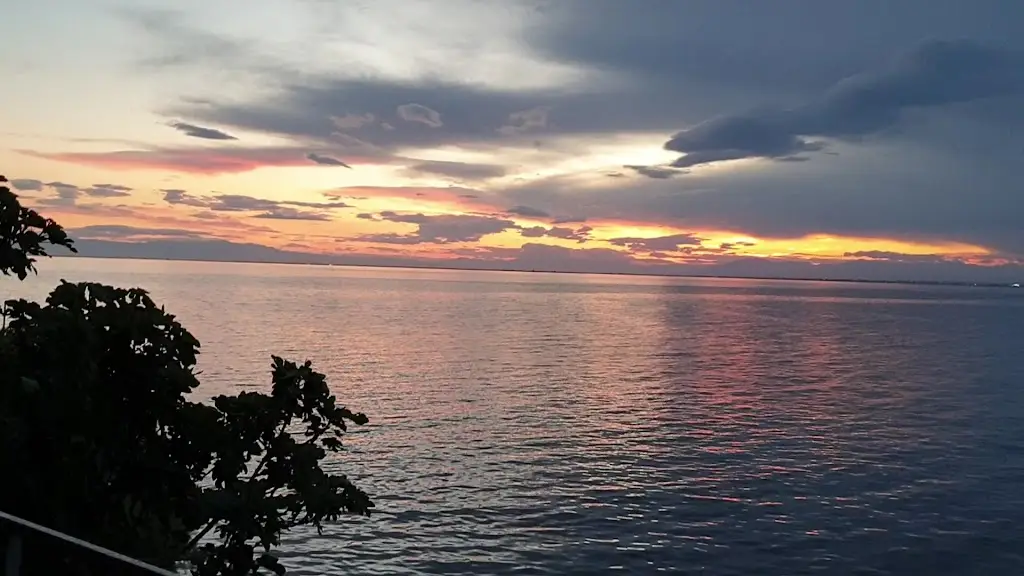 Les Zazous_Kalamariá_slider_image_2