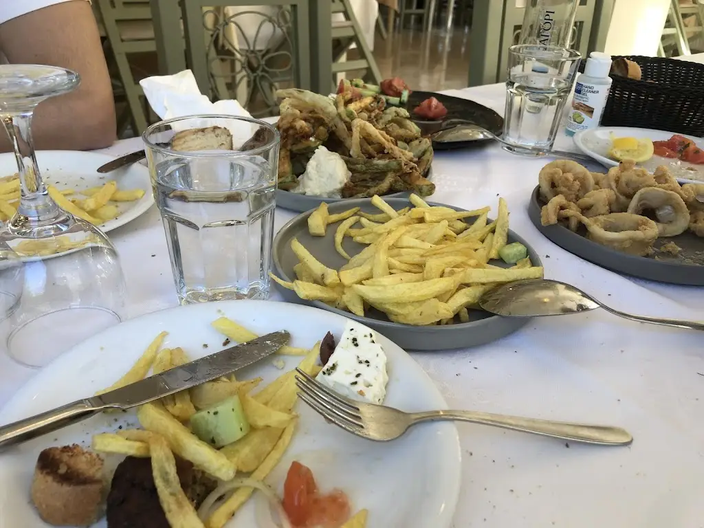 Rafik Halitim_Ouzeri tou Kabouri_Kalamariá_reseña