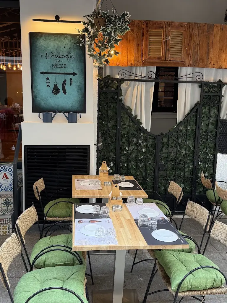 The philoSofia of Meze_Kalamariá_slider_image_3