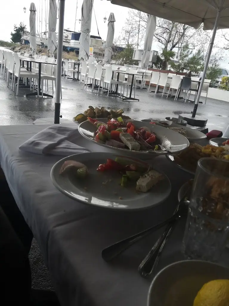 Menu_Gialos Fish & Seafood Tavern_Kalamariá_image_9