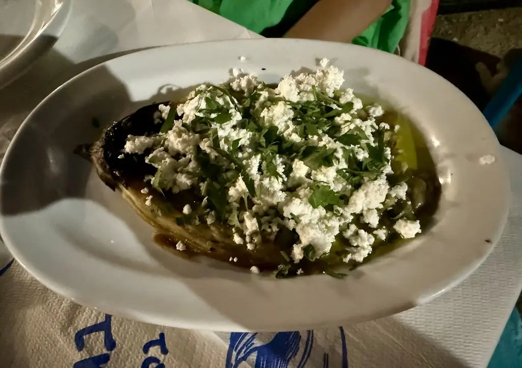 Max Dobrev_ouzo SARANTIS_Kalýves Polygýrou_review