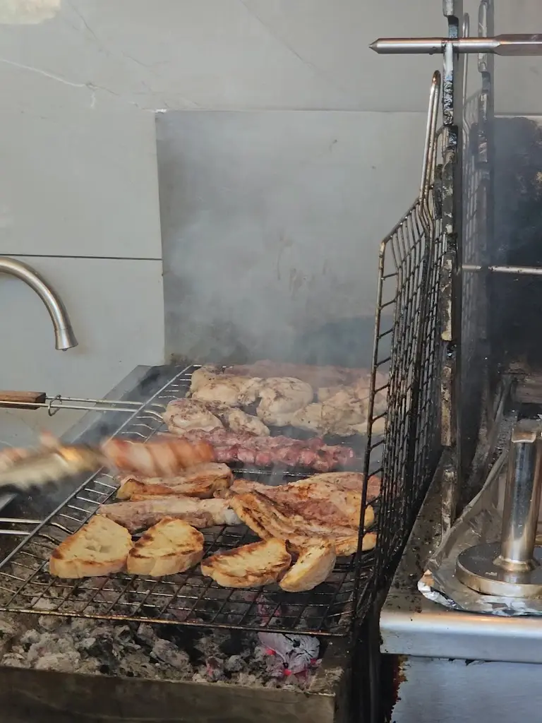 Adrian Tutuianu_To Psito_Kalýves Polygýrou_Bewertung