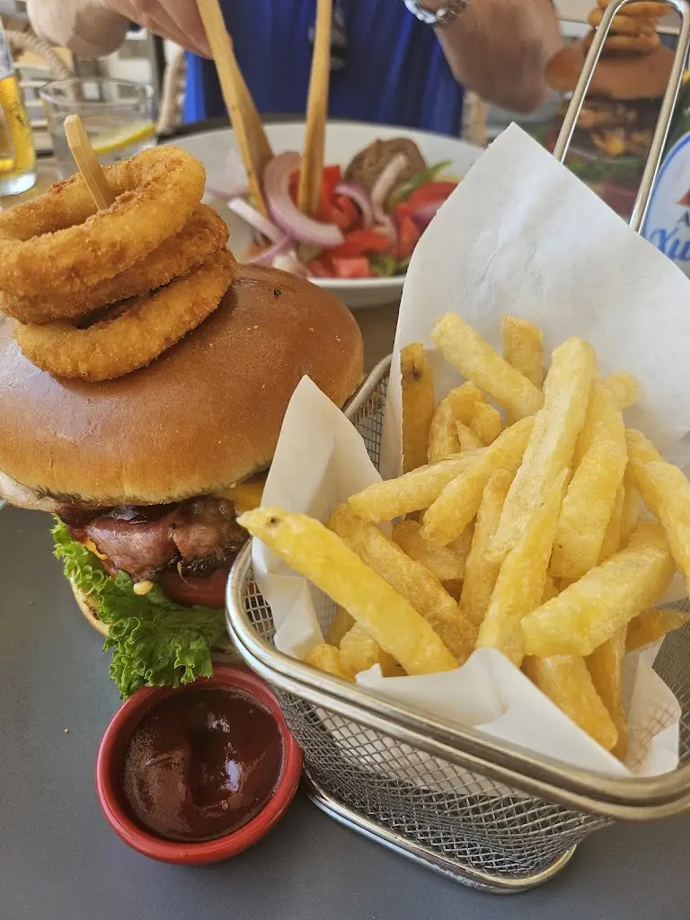 Menü_Oasis Restaurant & Bar_Kalýves Polygýrou_Bild_1