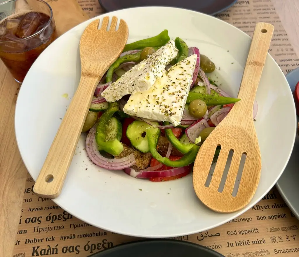 Menü_Oasis Restaurant & Bar_Kalýves Polygýrou_Bild_3