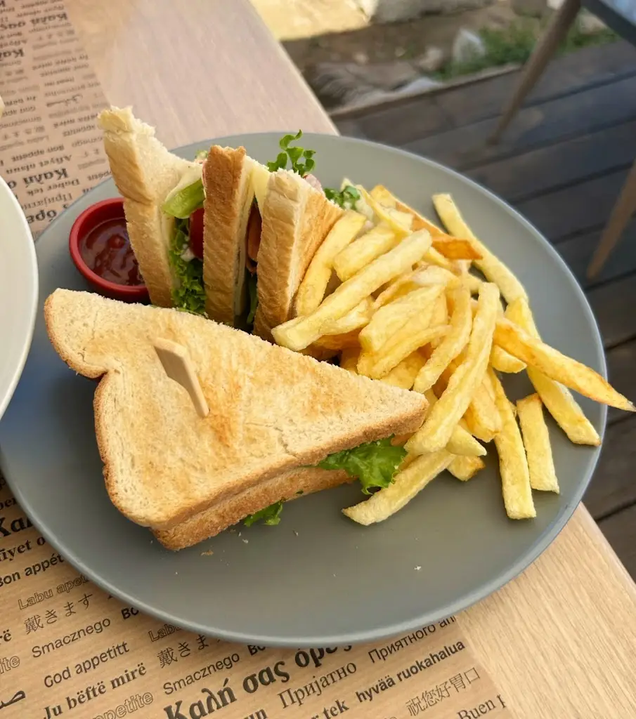 Menü_Oasis Restaurant & Bar_Kalýves Polygýrou_Bild_5