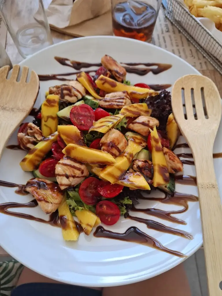 Menü_Oasis Restaurant & Bar_Kalýves Polygýrou_Bild_9