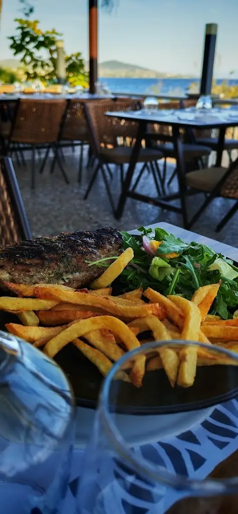 Tijana Stojanovic_Mikiverna_Kalýves Polygýrou_Bewertung