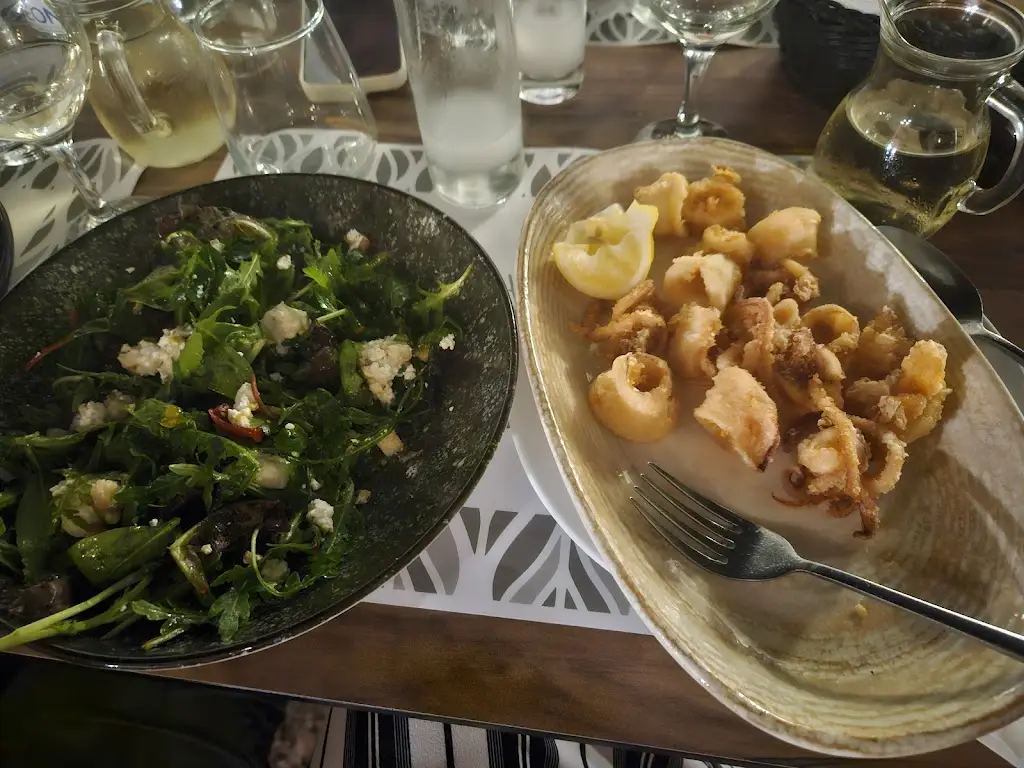 Milena Dyavolova_Mikiverna_Kalýves Polygýrou_Bewertung