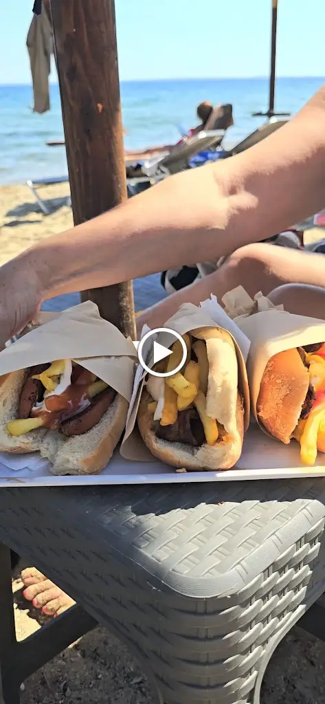 Η Καντίνα Της Ερικας Restaurant in Kalýves Polygýrou