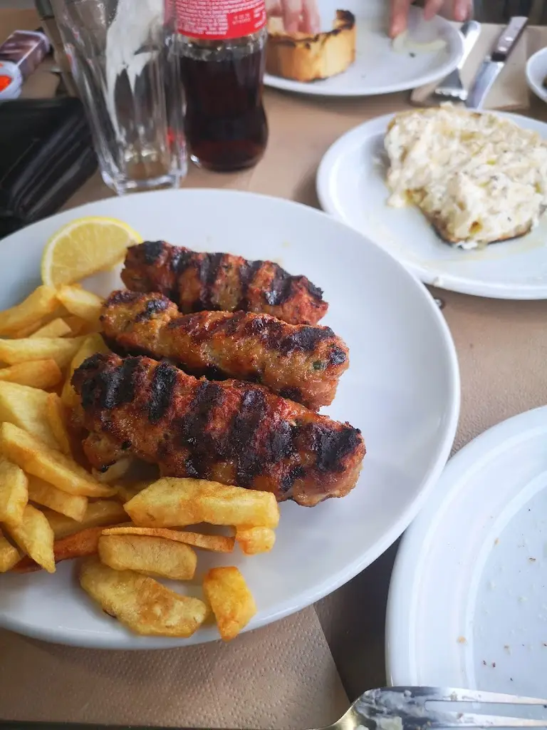 Tamas Petruzsan_Tavern Thomas_Kassándreia_Bewertung