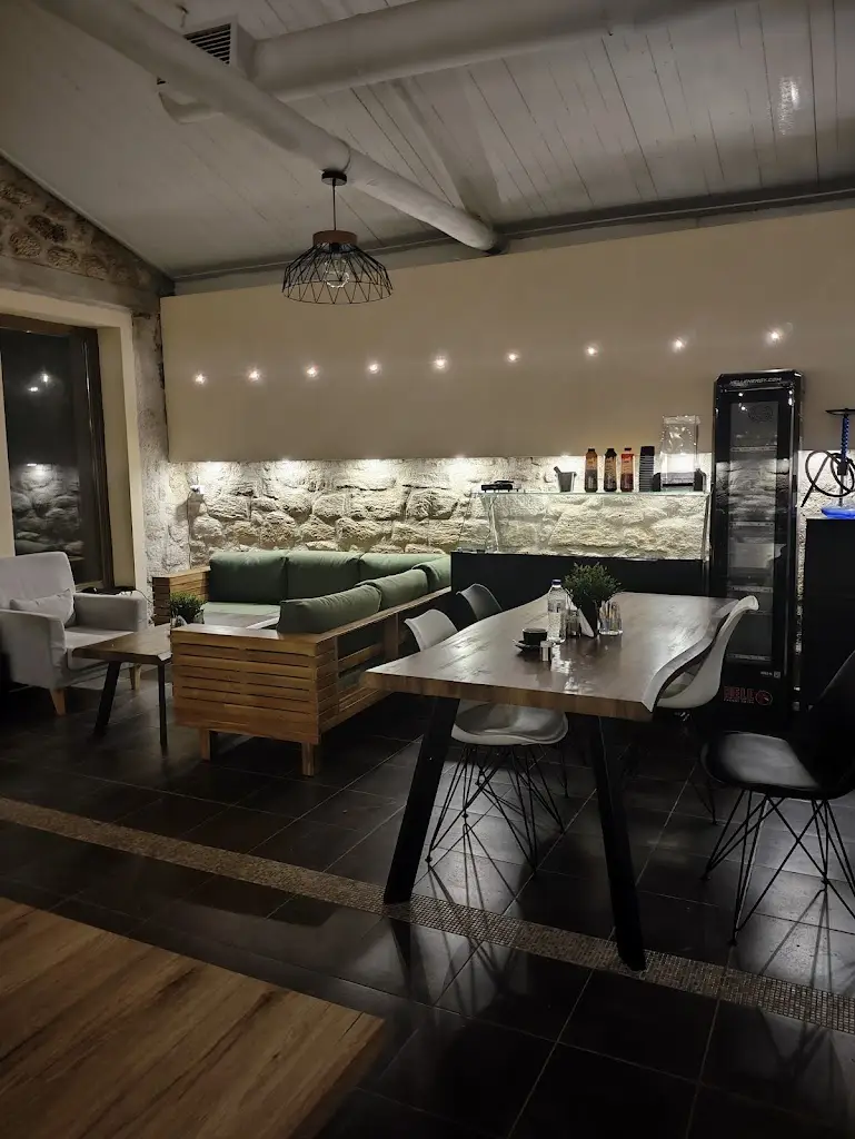 Σμαράγδα Τοπουζάκη_AZTOPIA_Kassándreia_Bewertung