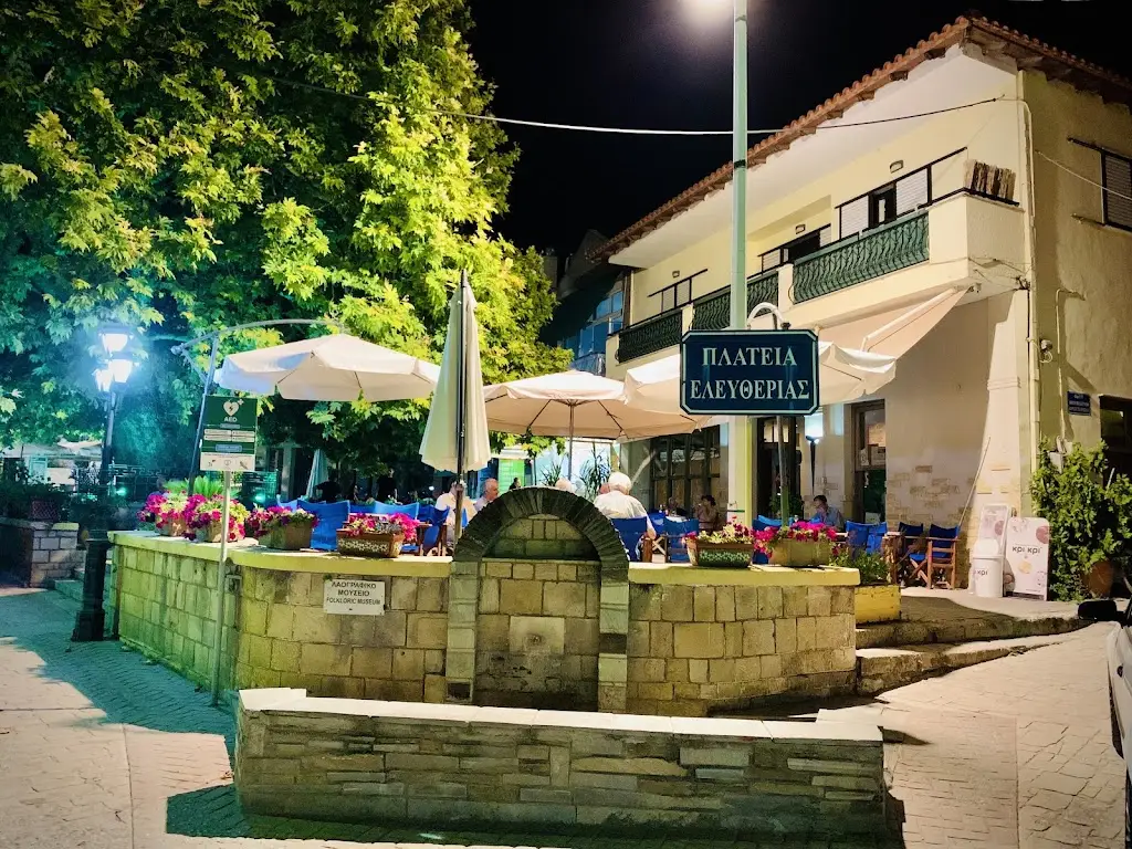 Evgeniy Tolmachev_Palatáki_Kassándreia_recensione