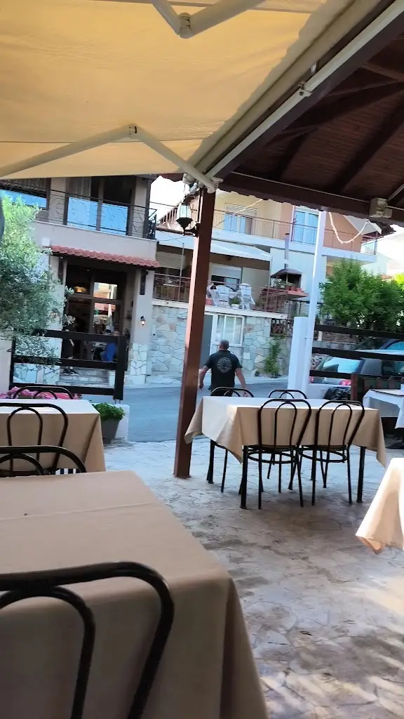 Kyra Martha_Káto Scholári_slider_image_2