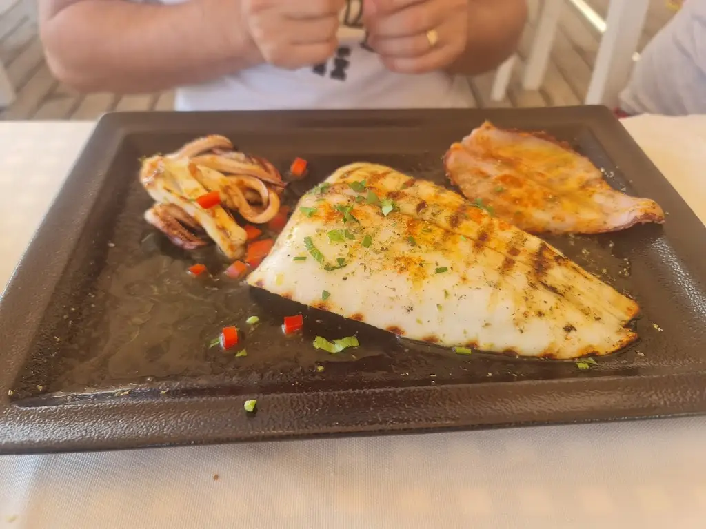 Georgeta Gabriela UDREA_Το Νησάκι_Kateríni_avis