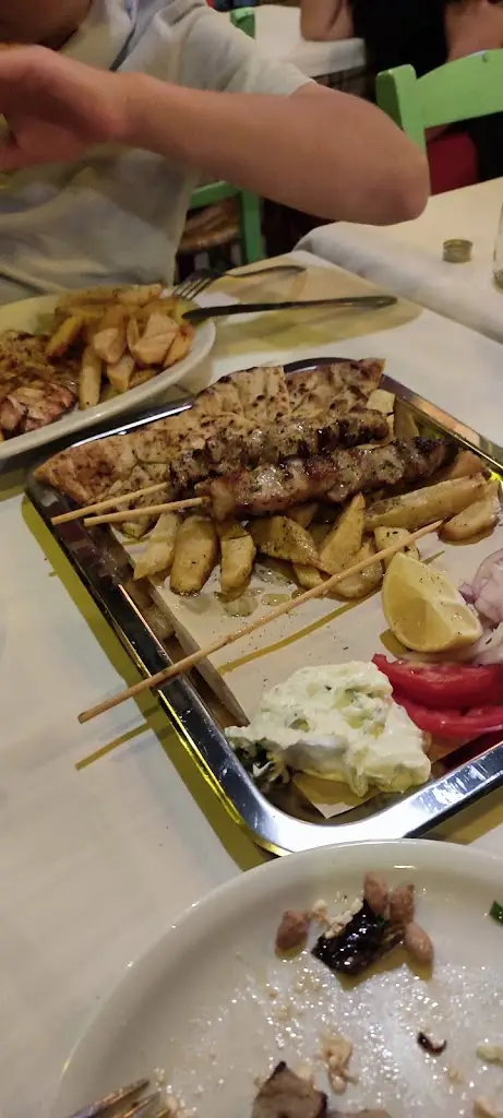 Ana Stojanov_Nostalgia Taverna_Aghios Panteleímon_Bewertung