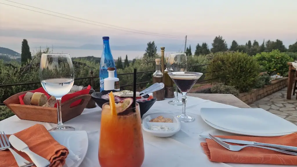 Stavros Kotsiris_Cafe-Restaurant Archontiko_Kontariótissa_reseña