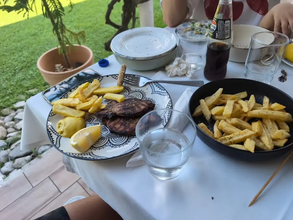 Adi Adiv_ΚΌΚΚΙΝΟΣ ΕΣΤΙΑΤΌΡΙΟ ΨΗΣΤΑΡΙΆ_Kontariótissa_Bewertung