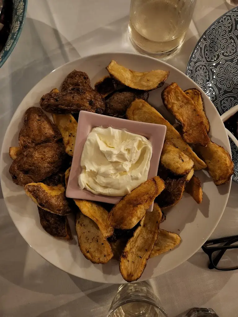 Grigore Demerji_ΚΌΚΚΙΝΟΣ ΕΣΤΙΑΤΌΡΙΟ ΨΗΣΤΑΡΙΆ_Kontariótissa_Bewertung