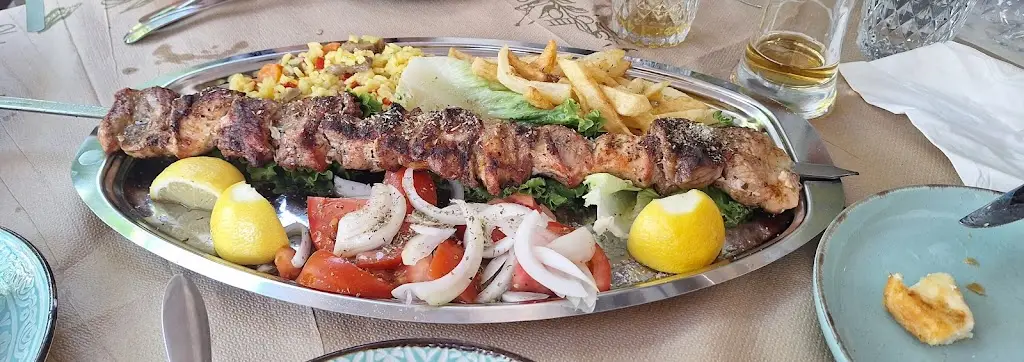 ΜΕΖΕΔΟΜΠΕΡΔΕΜΑΤΑ ΤΣΙΠΟΥΡΟ - ΤΑΒΕΡΝΑ_Korinós_slider_image_3