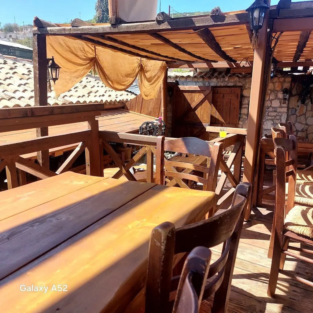 Η ΠΛΑΤΕΙΑ_Koryfí_slider_image_3