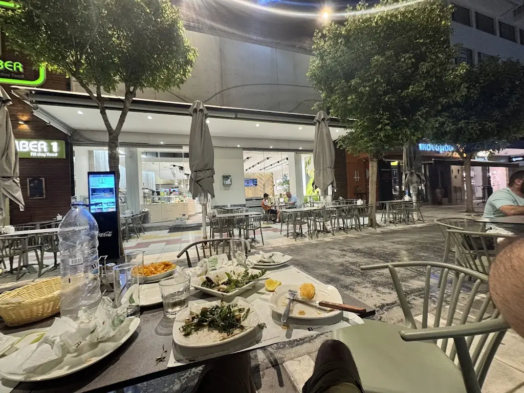 Abraham Hotey_Number One: All Day Food_Koryfí_Bewertung