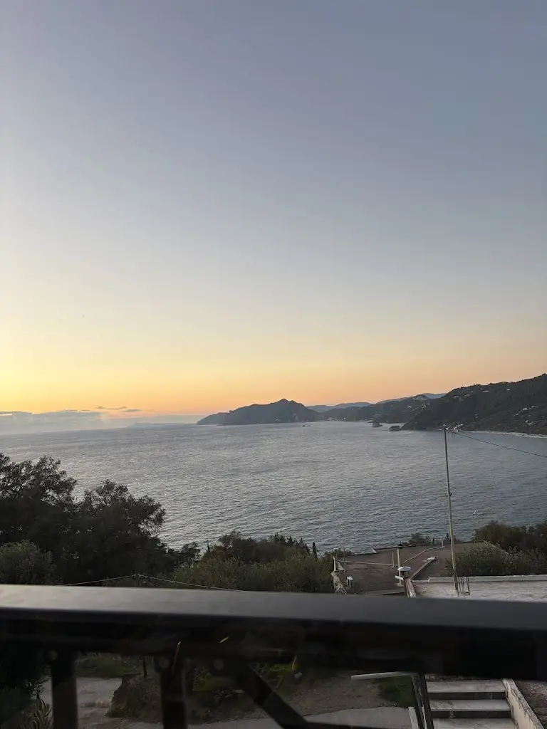 Lukas Rädlein_Chris Place_Koryfí_Bewertung