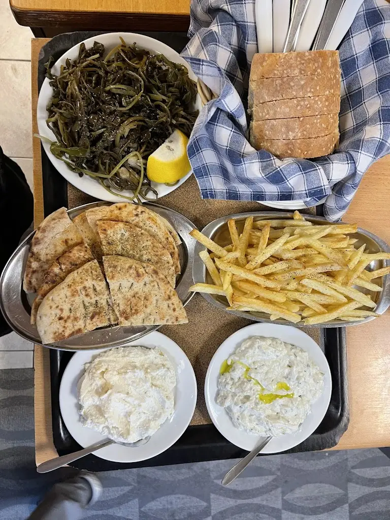 To Petrino_Koryfí_slider_image_3