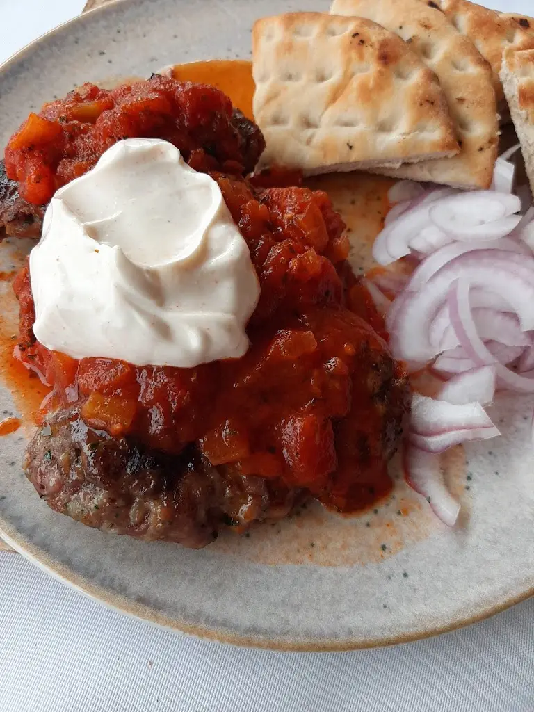 Kyriaki Palladi_Η ταβέρνα του Αντώνη_Koufália_reseña