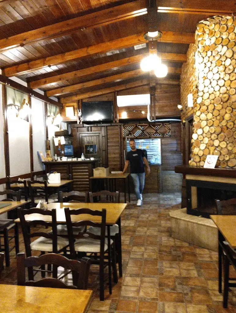 Κεντρικό-Στόλας Restaurant in Koufália