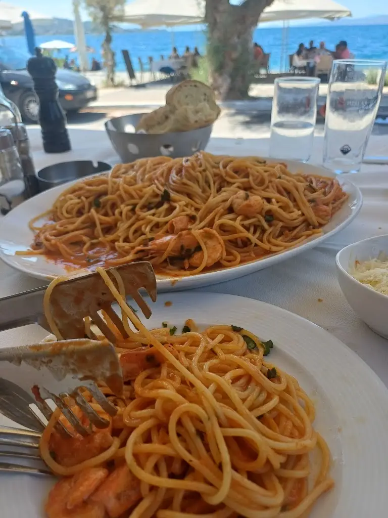 To Steki_Áyioi Apóstoloi_slider_image_2