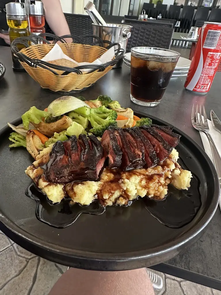 Τσιπουράδικο Γειά μας_Koufália_slider_image_3