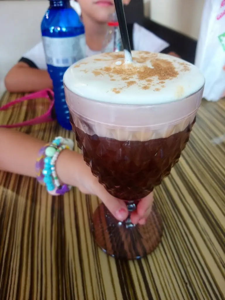 Menü_ΜΠΟΥΓΑΤΣΑ ΚΑΦΕ ΣΠΙΤΙΚΟ (breakfast, coffee, soft drinks, cold sandwiches)_Kilkís_Bild_9