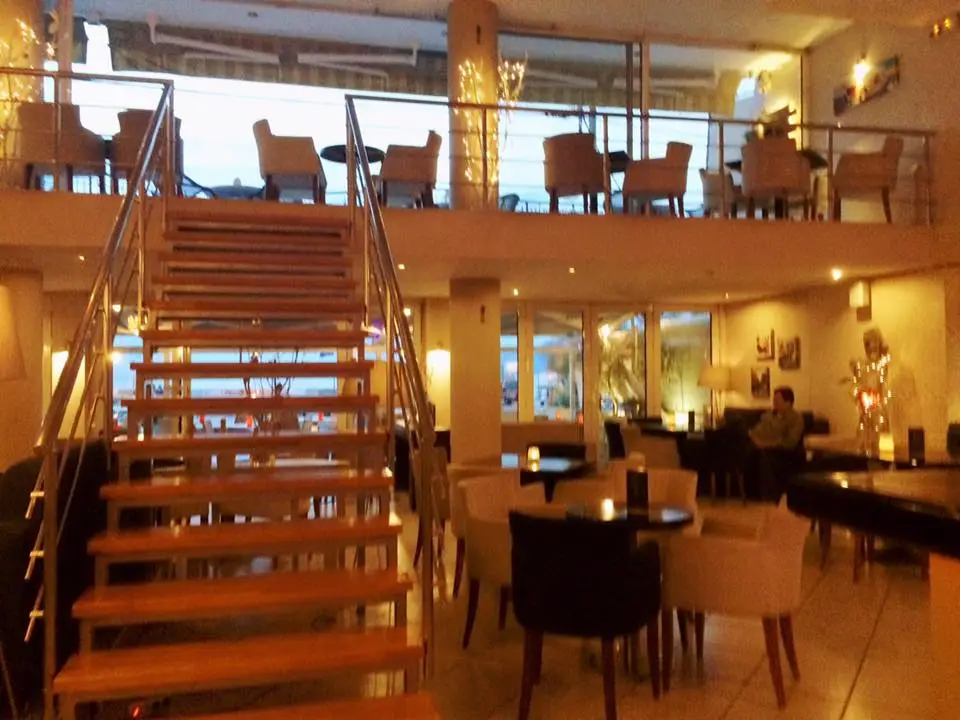 Veggera Restaurant in Áyioi Apóstoloi