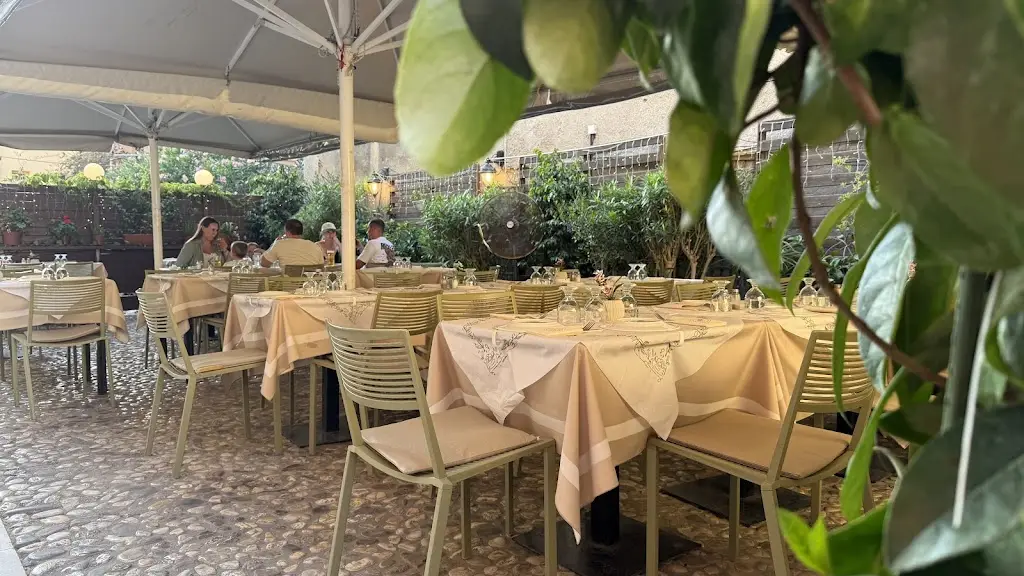 Ta Kokoria_Kouloúra_slider_image_1