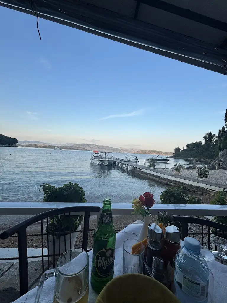 Jack Hughes_Nikolas Traditional Taverna Corfu_Kouloúra_Bewertung