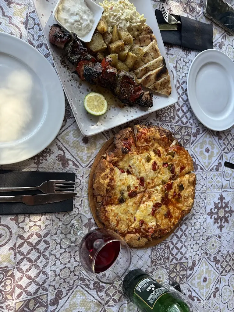 Jordan Colussi_Lofos Restaurant und Pizzeria_Lófos_Bewertung