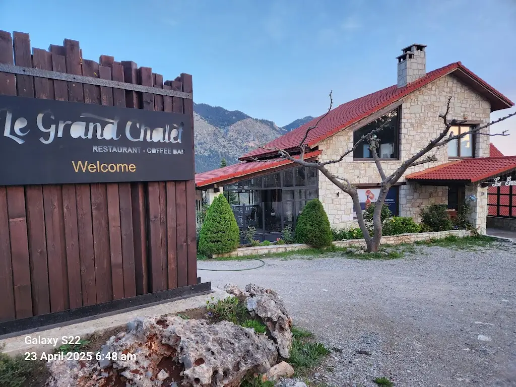 LE GRAND CHALET_Lófos_slider_image_1